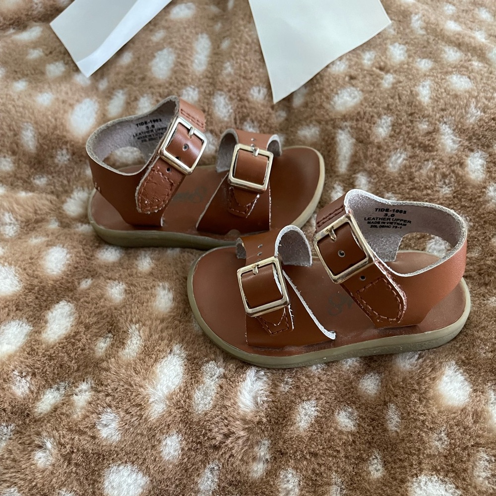 Footmates sandals tan size 3